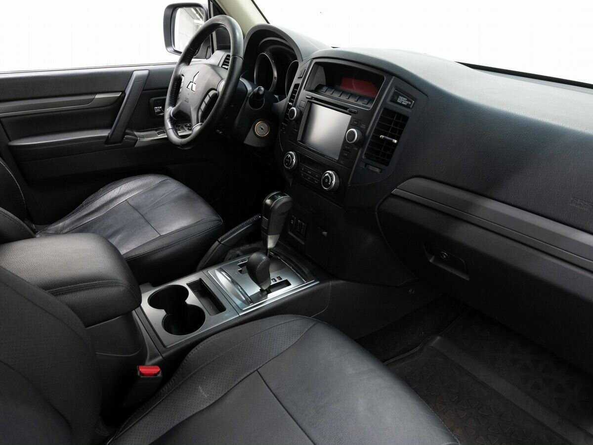 Б/У Митсубиши Паджеро 2013 года. Фото: #11