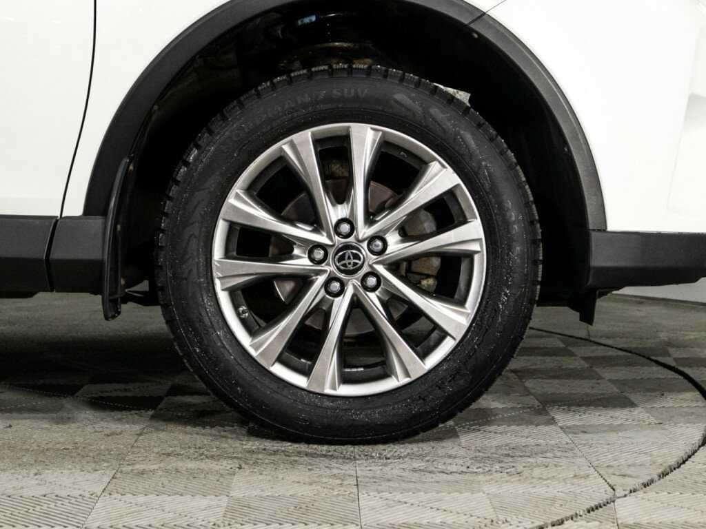 Б/У Тойота Рав4 2017 года. Фото: #24