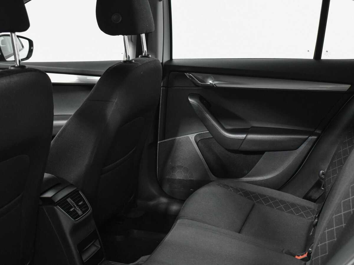 Б/У Шкода Октавия 2019 года. Фото: #10