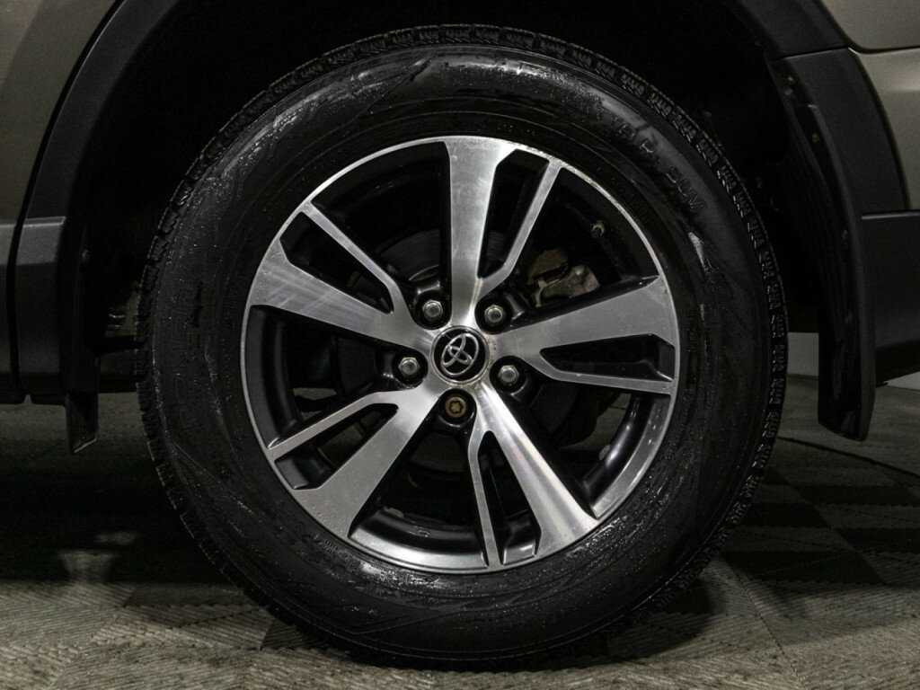 Б/У Тойота Рав4 2015 года. Фото: #19