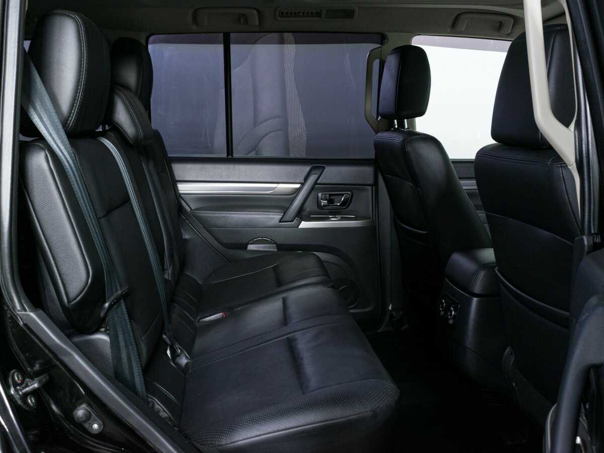 Б/У Митсубиши Паджеро 2013 года. Фото: #8