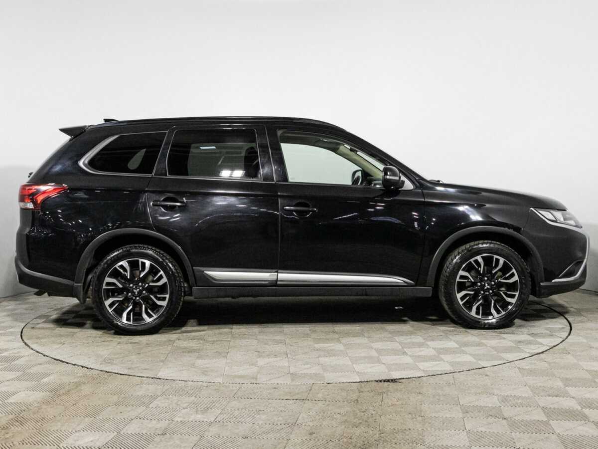 Б/У Митсубиши Оутлэндер 2021 года. Фото: #3