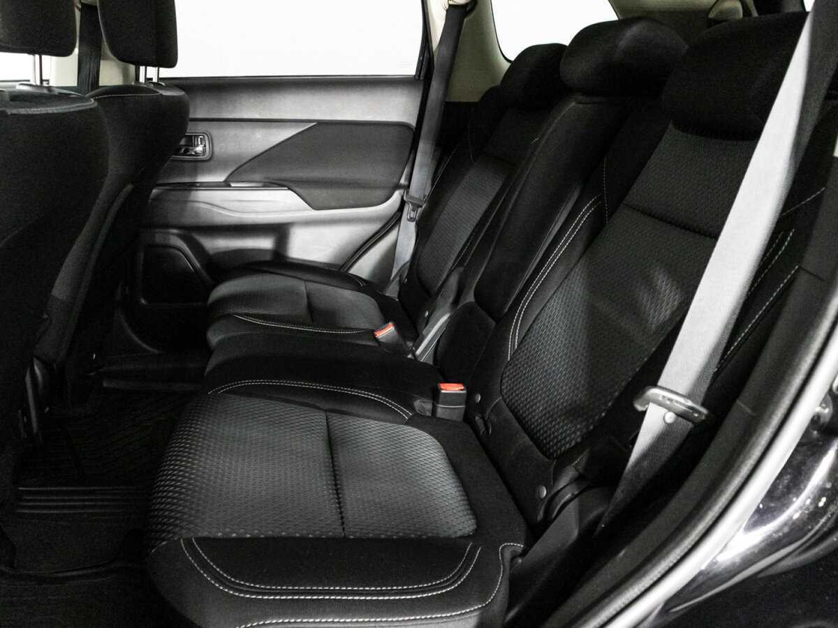 Б/У Митсубиши Оутлэндер 2021 года. Фото: #9