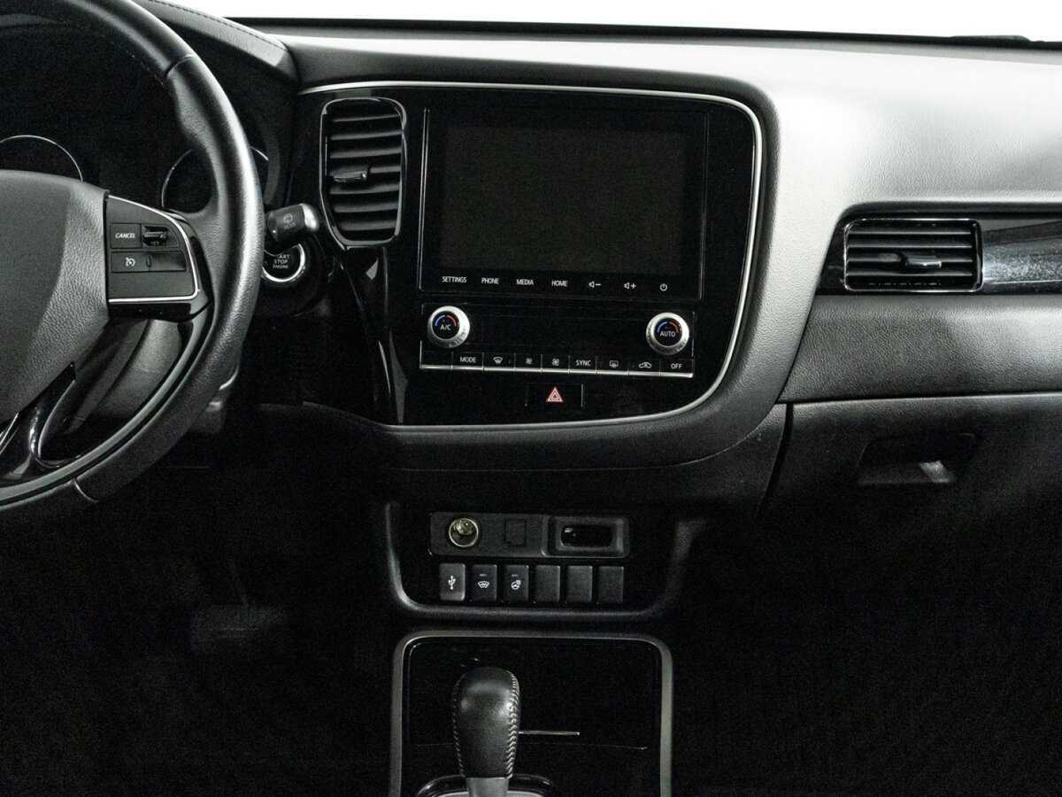 Б/У Митсубиши Оутлэндер 2021 года. Фото: #13