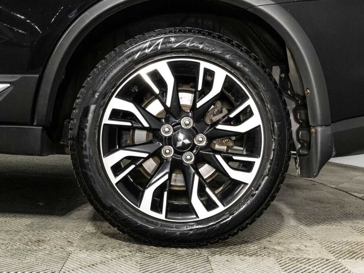 Б/У Митсубиши Оутлэндер 2021 года. Фото: #17