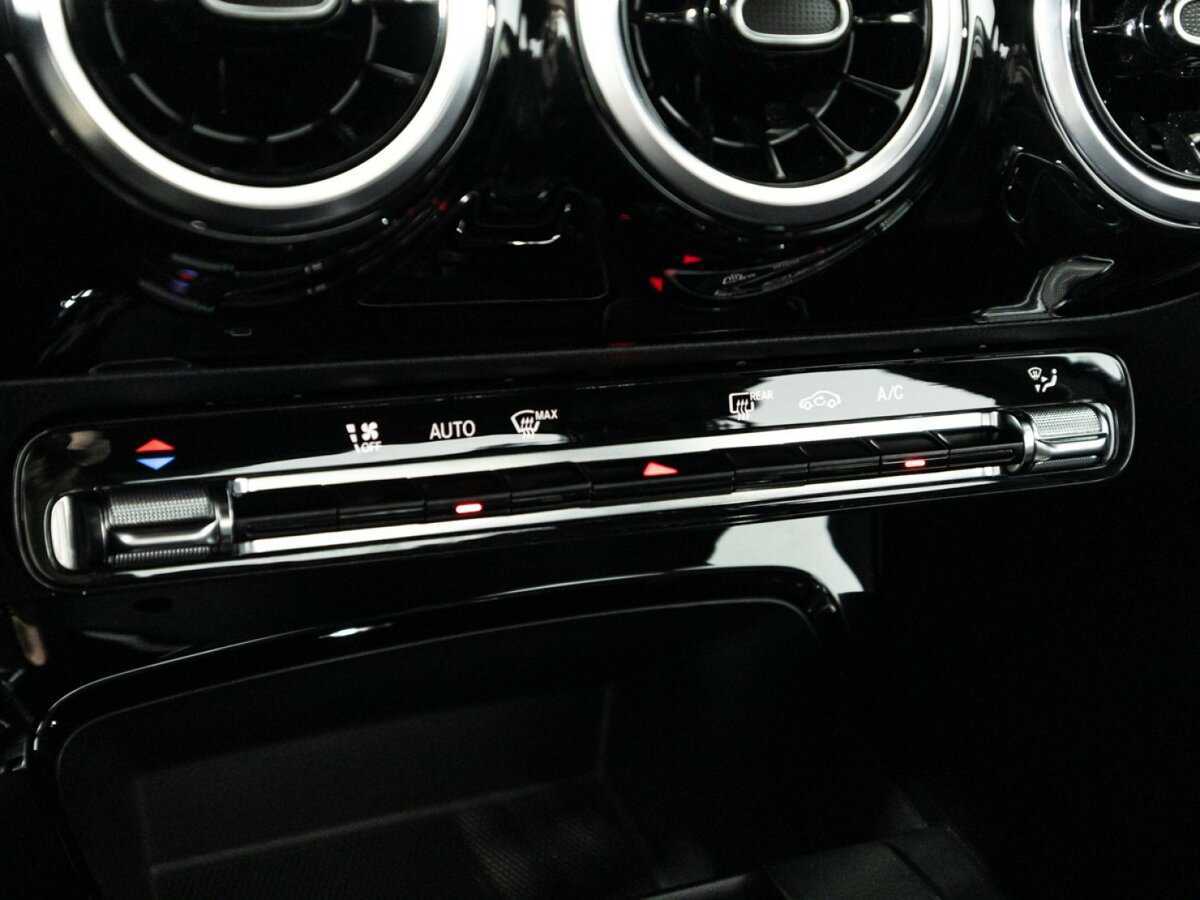 Б/У Мерседес-Бенц А-Класс 2019 года. Фото: #17