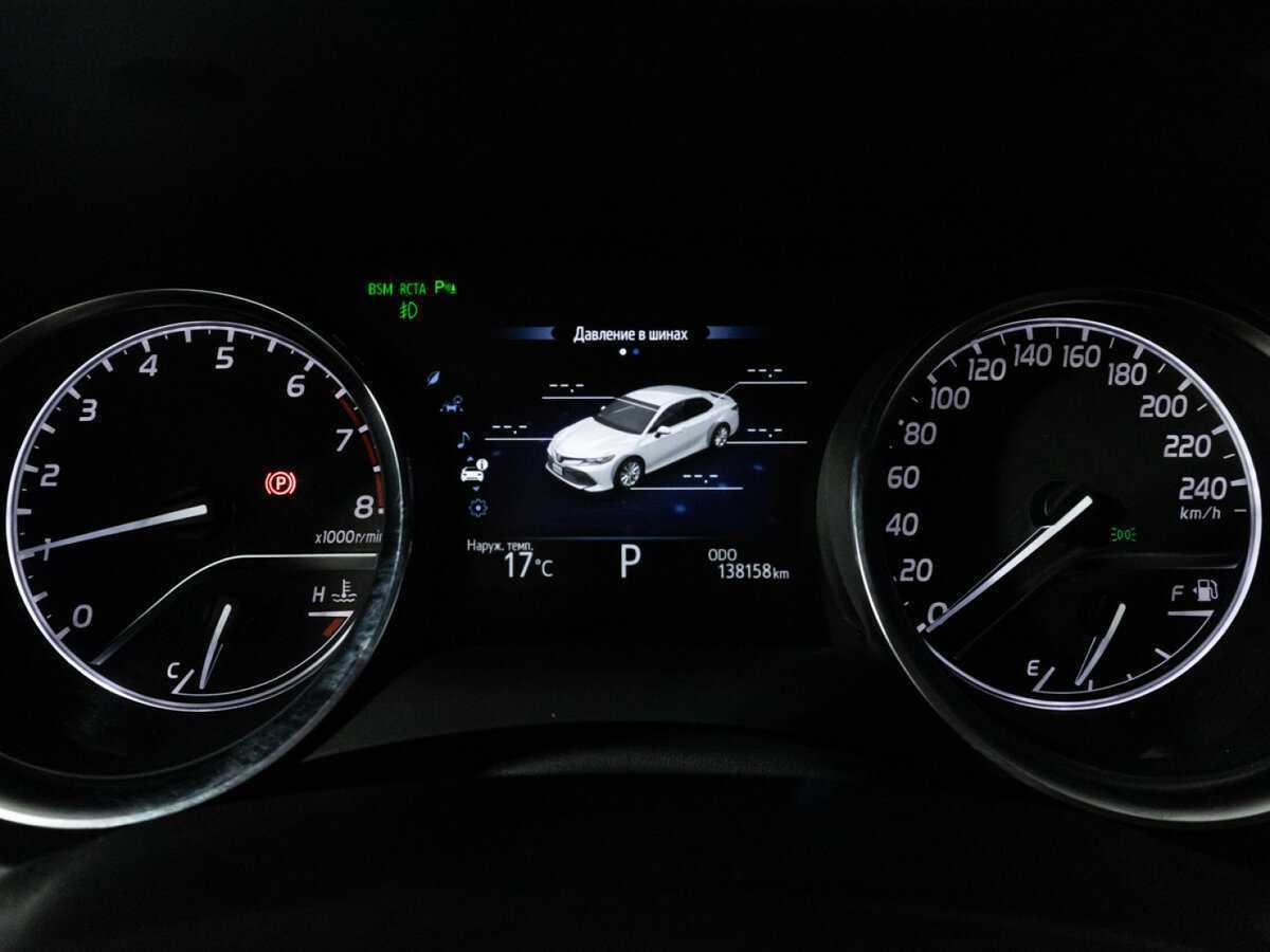 Б/У Тойота Камри 2018 года. Фото: #11