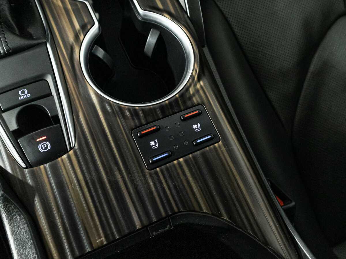 Б/У Тойота Камри 2018 года. Фото: #20