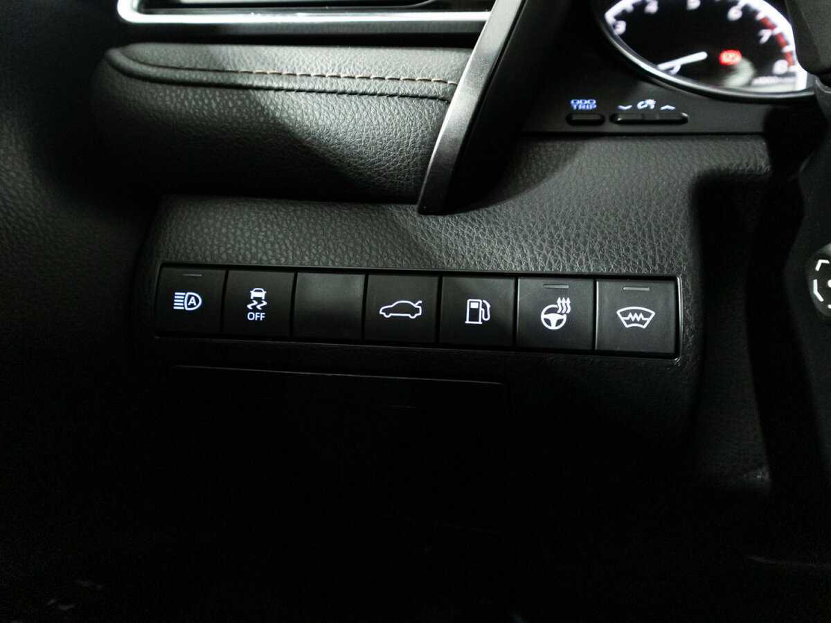 Б/У Тойота Камри 2018 года. Фото: #22