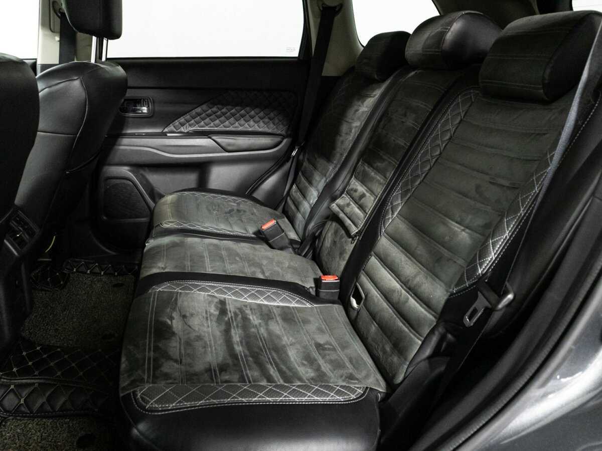 Б/У Митсубиши Оутлэндер 2019 года. Фото: #9