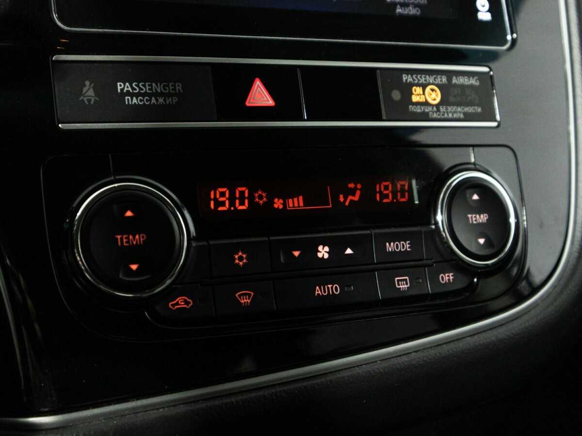 Б/У Митсубиши Оутлэндер 2019 года. Фото: #16