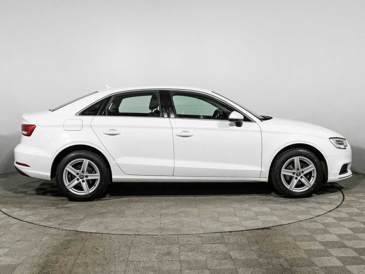 Б/У Ауди А3 2017 года. Фото: #3