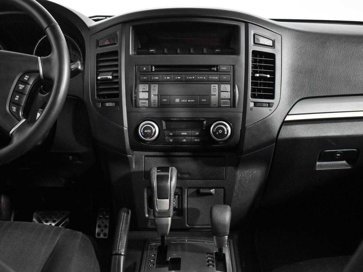 Б/У Митсубиши Паджеро 2013 года. Фото: #11