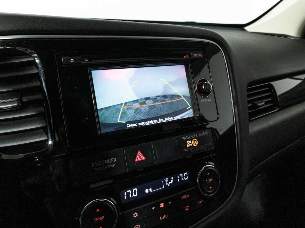 Б/У Митсубиши Оутлэндер 2015 года. Фото: #14