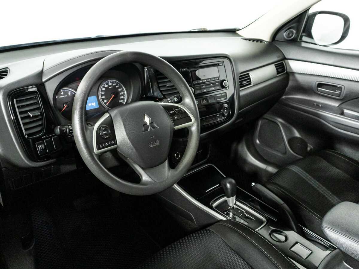 Б/У Митсубиши Оутлэндер 2018 года. Фото: #10