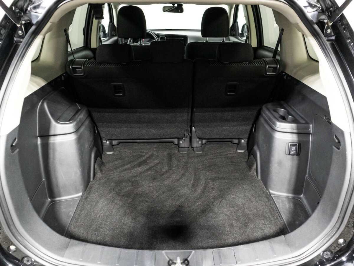 Б/У Митсубиши Оутлэндер 2018 года. Фото: #14