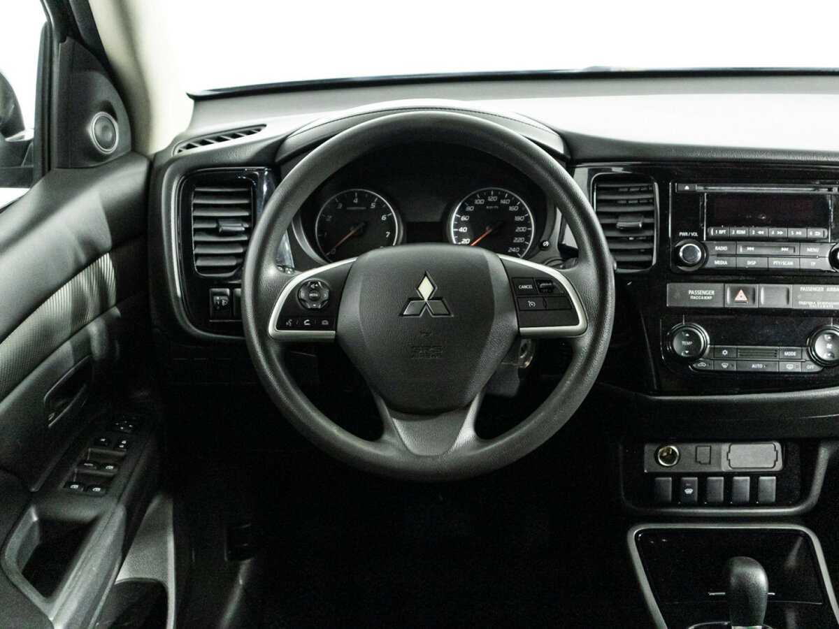 Б/У Митсубиши Оутлэндер 2018 года. Фото: #16