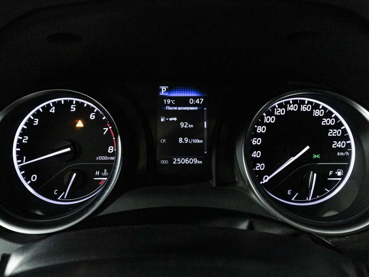 Б/У Тойота Камри 2021 года. Фото: #11