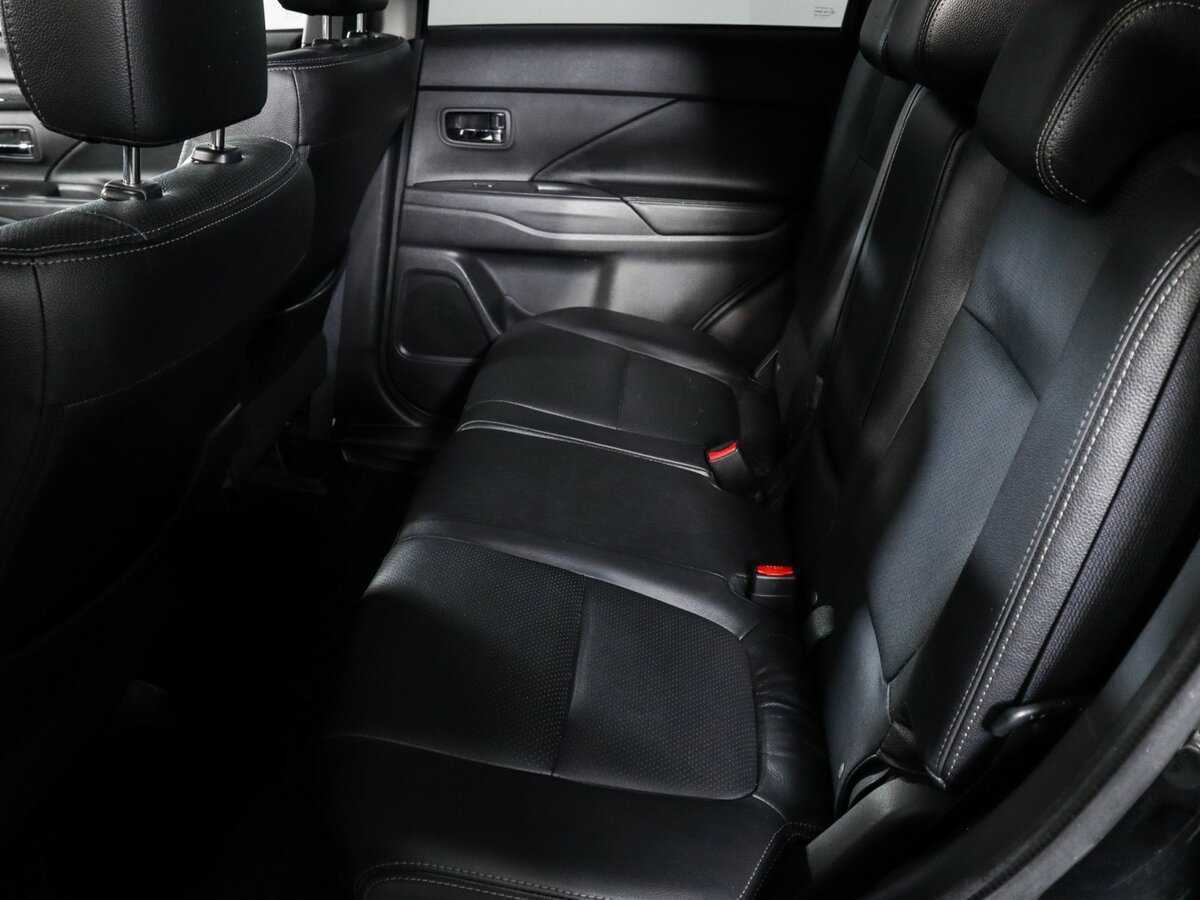 Б/У Митсубиши Оутлэндер 2018 года. Фото: #6