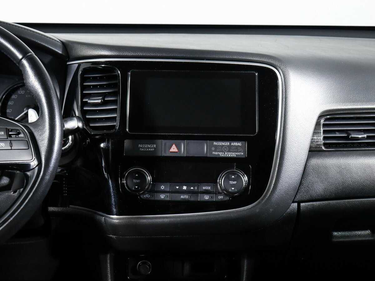 Б/У Митсубиши Оутлэндер 2018 года. Фото: #9