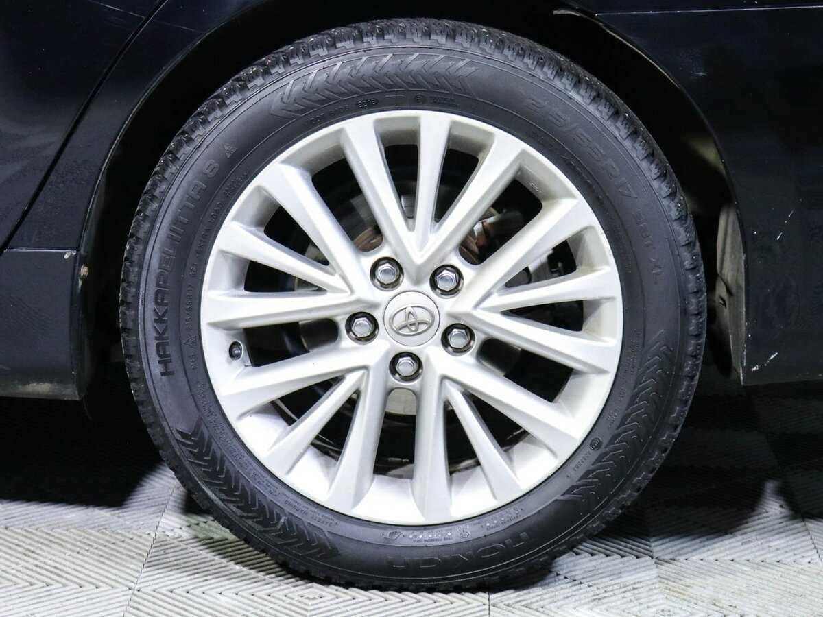 Б/У Тойота Камри 2015 года. Фото: #12