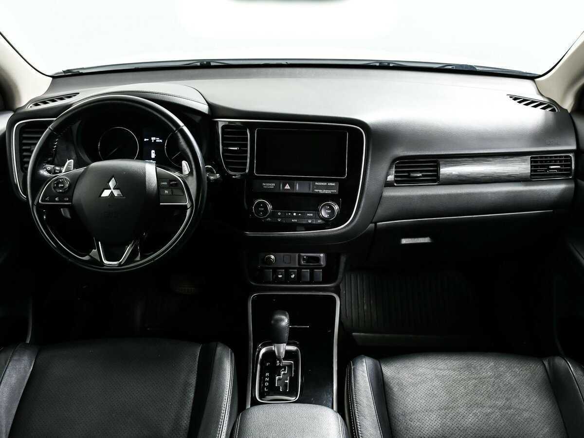 Б/У Митсубиши Оутлэндер 2017 года. Фото: #10