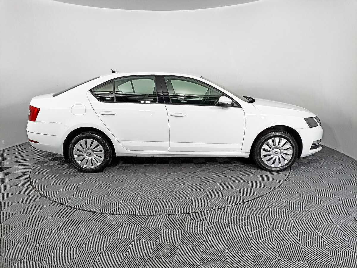 Б/У Шкода Октавия 2020 года. Фото: #3