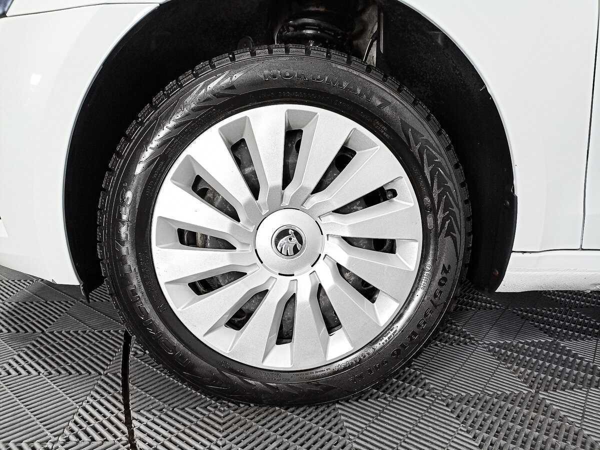 Б/У Шкода Октавия 2020 года. Фото: #17