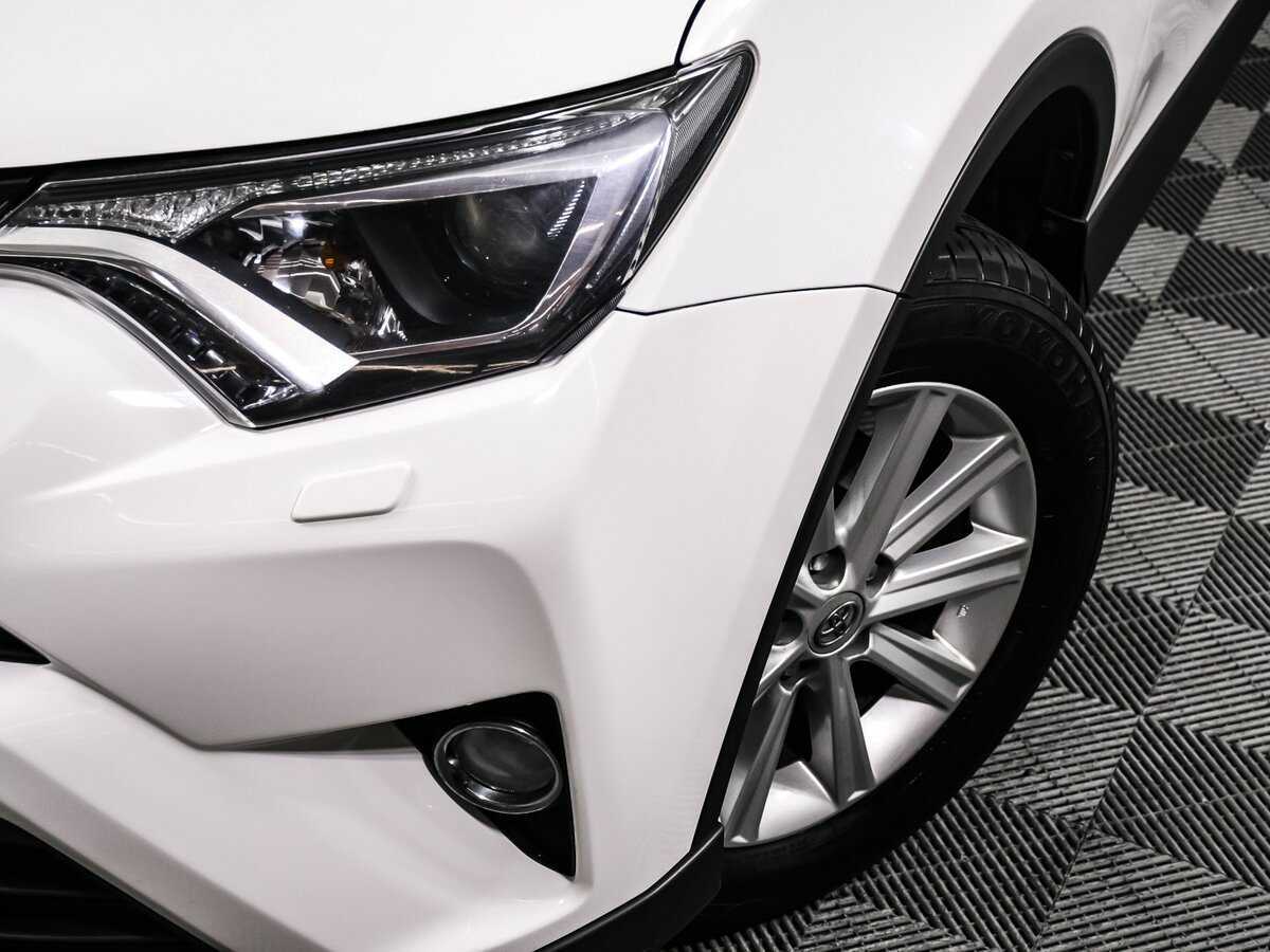 Б/У Тойота Рав4 2017 года. Фото: #12