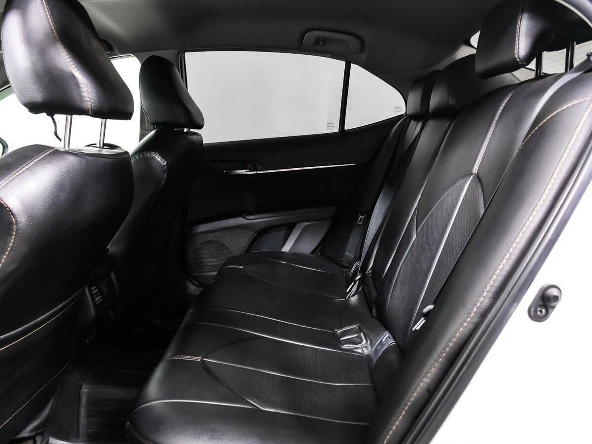 Б/У Тойота Камри 2018 года. Фото: #12