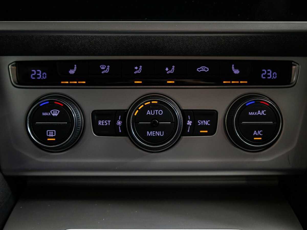 Б/У Фольксваген Пассат 2018 года. Фото: #11