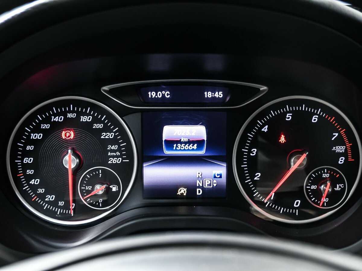 Б/У Мерседес-Бенц А-Класс 2017 года. Фото: #9