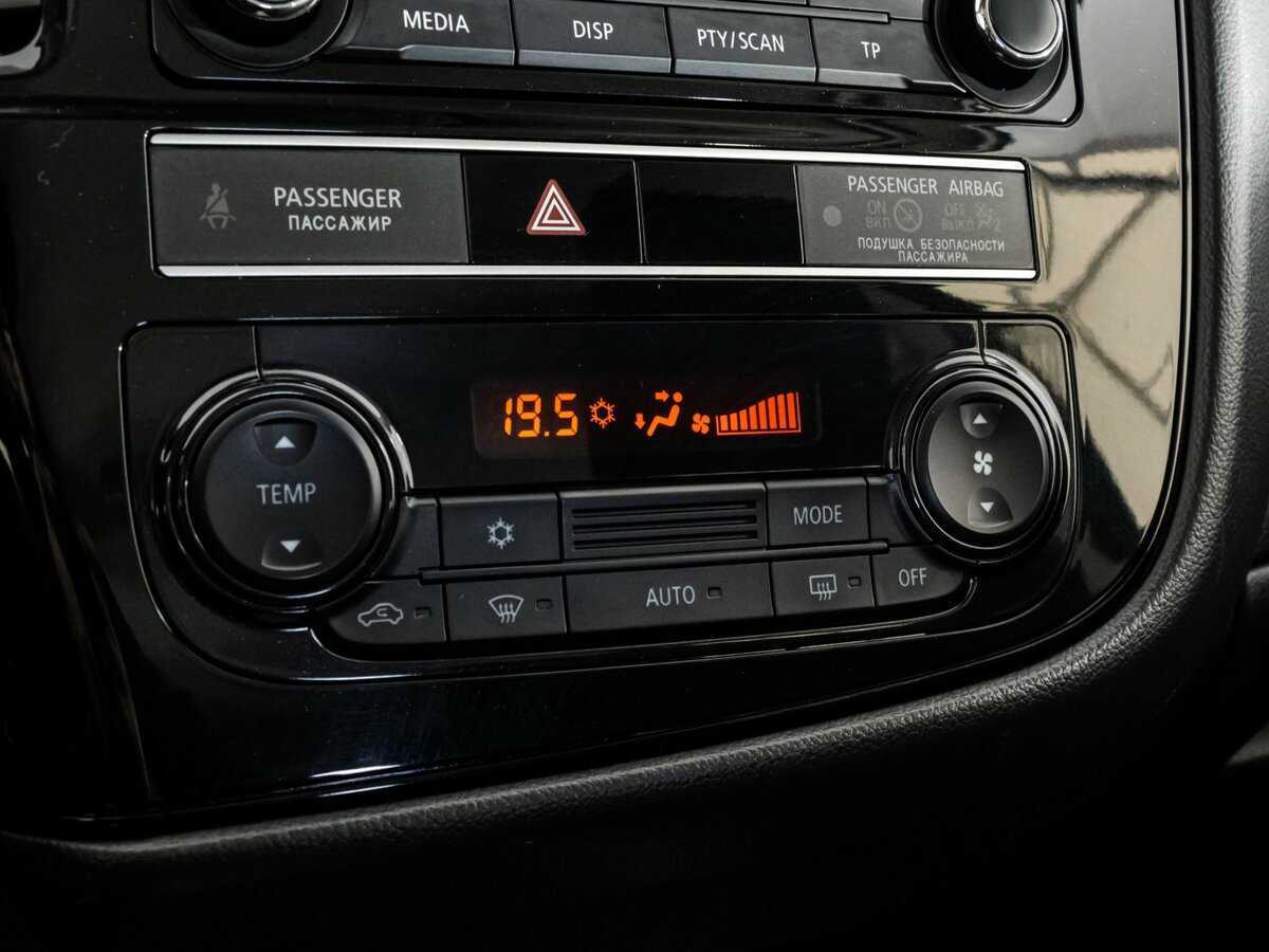 Б/У Митсубиши Оутлэндер 2018 года. Фото: #11