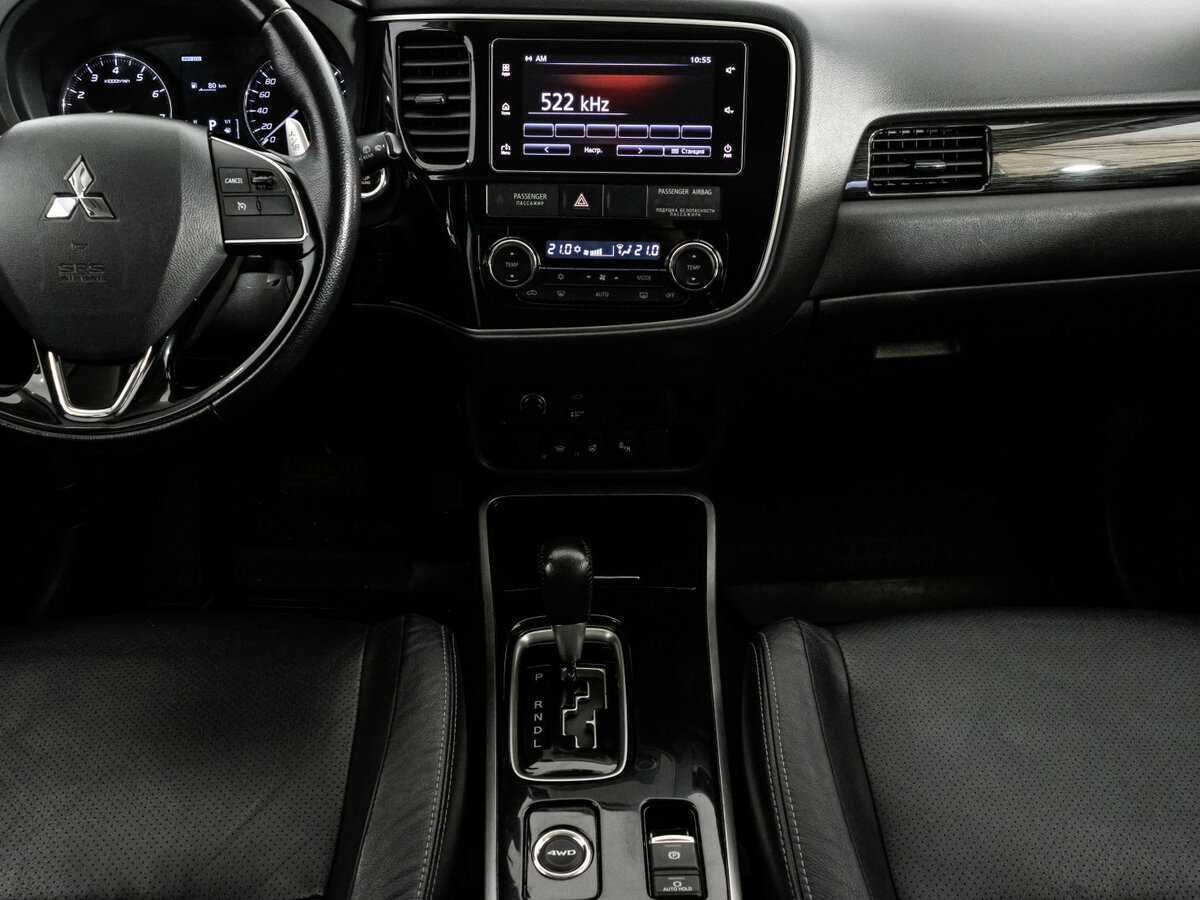 Б/У Митсубиши Оутлэндер 2018 года. Фото: #10