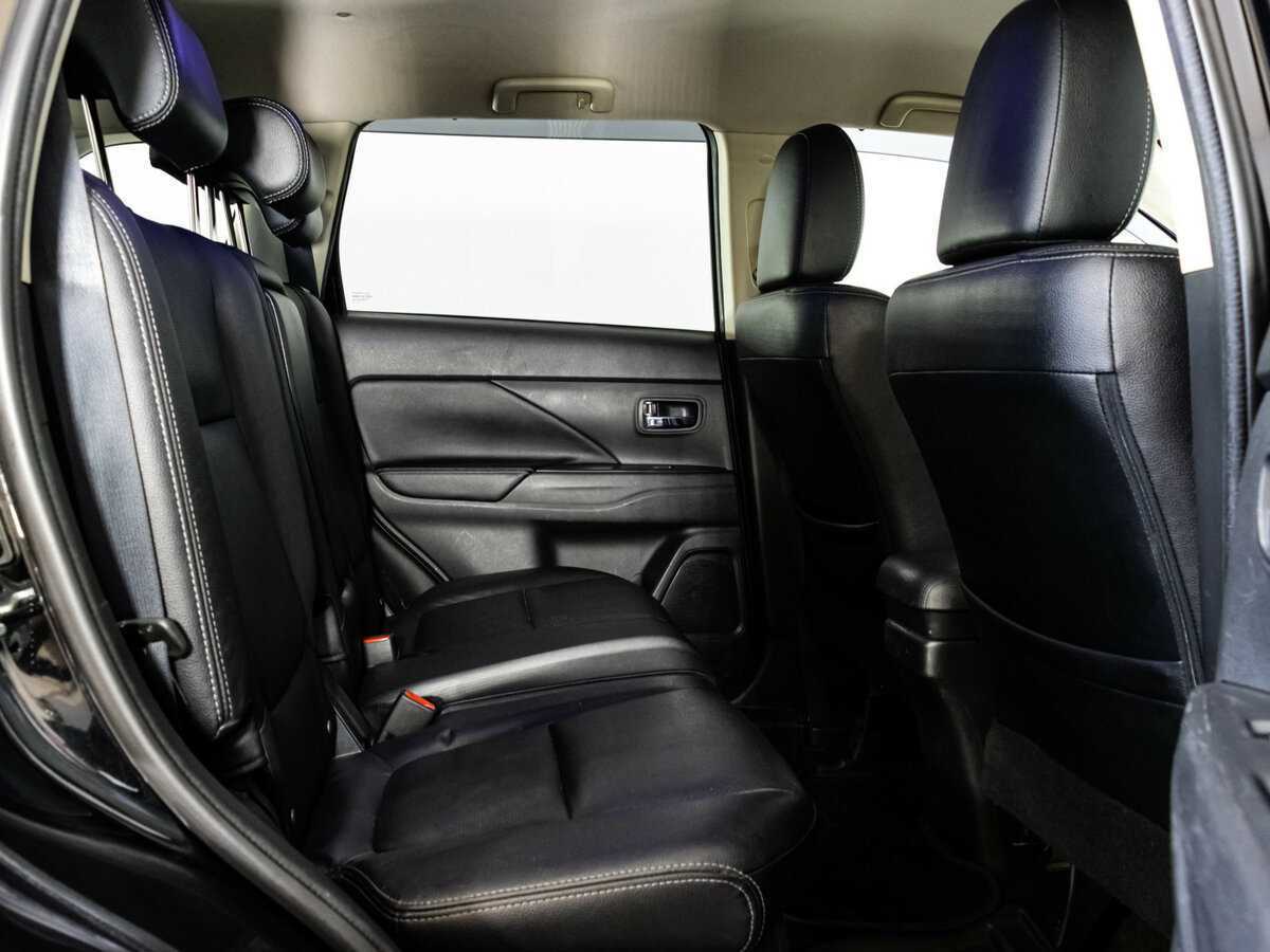 Б/У Митсубиши Оутлэндер 2018 года. Фото: #14