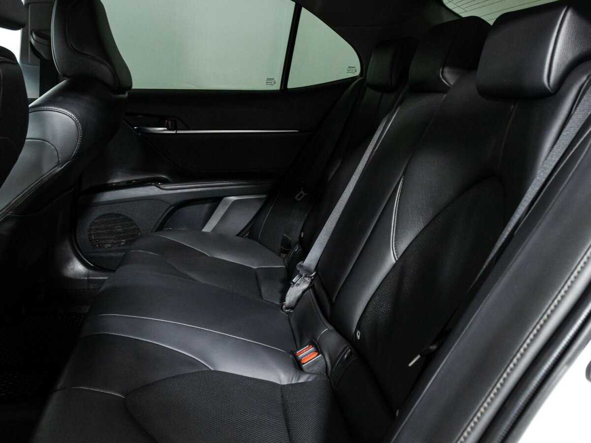 Б/У Тойота Камри 2018 года. Фото: #9