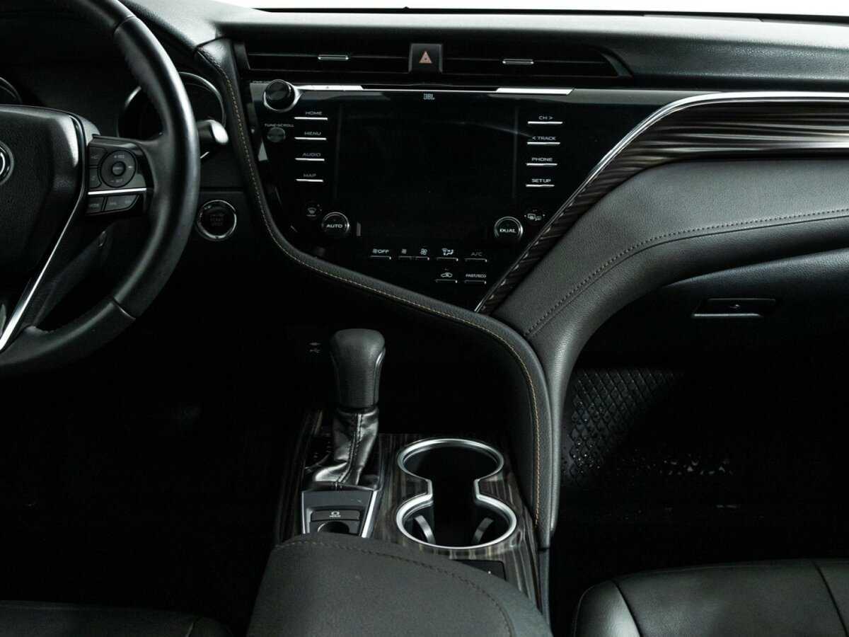 Б/У Тойота Камри 2018 года. Фото: #13