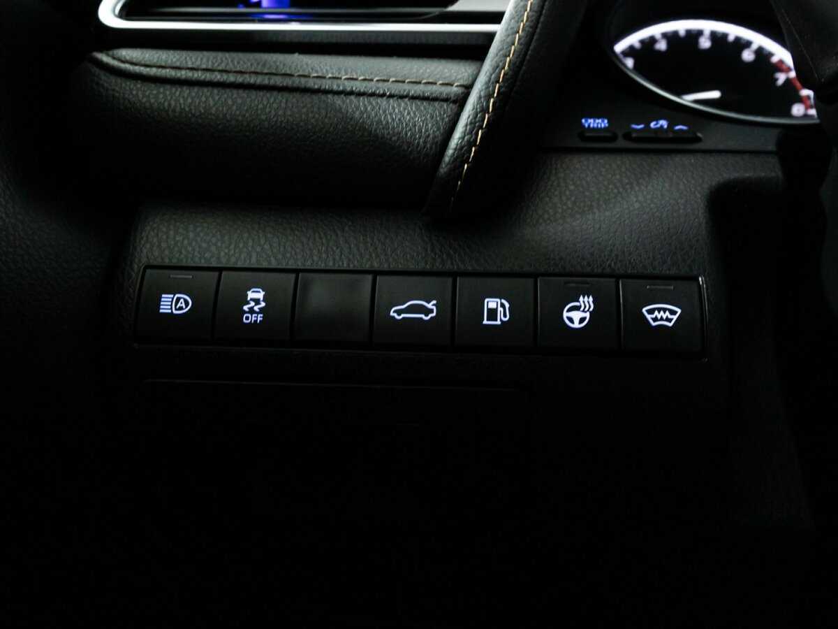 Б/У Тойота Камри 2018 года. Фото: #18