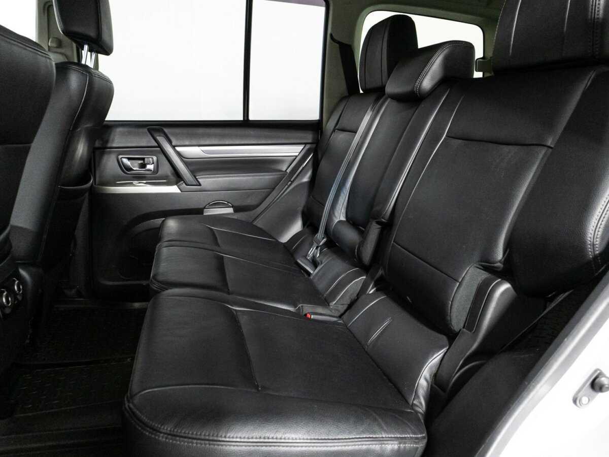 Б/У Митсубиши Паджеро 2015 года. Фото: #7