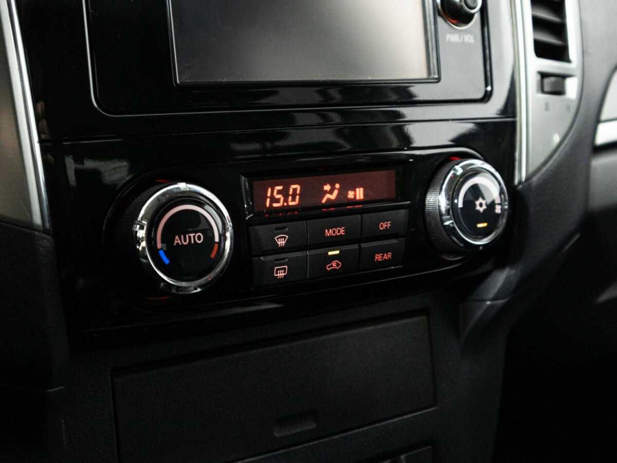 Б/У Митсубиши Паджеро 2015 года. Фото: #14