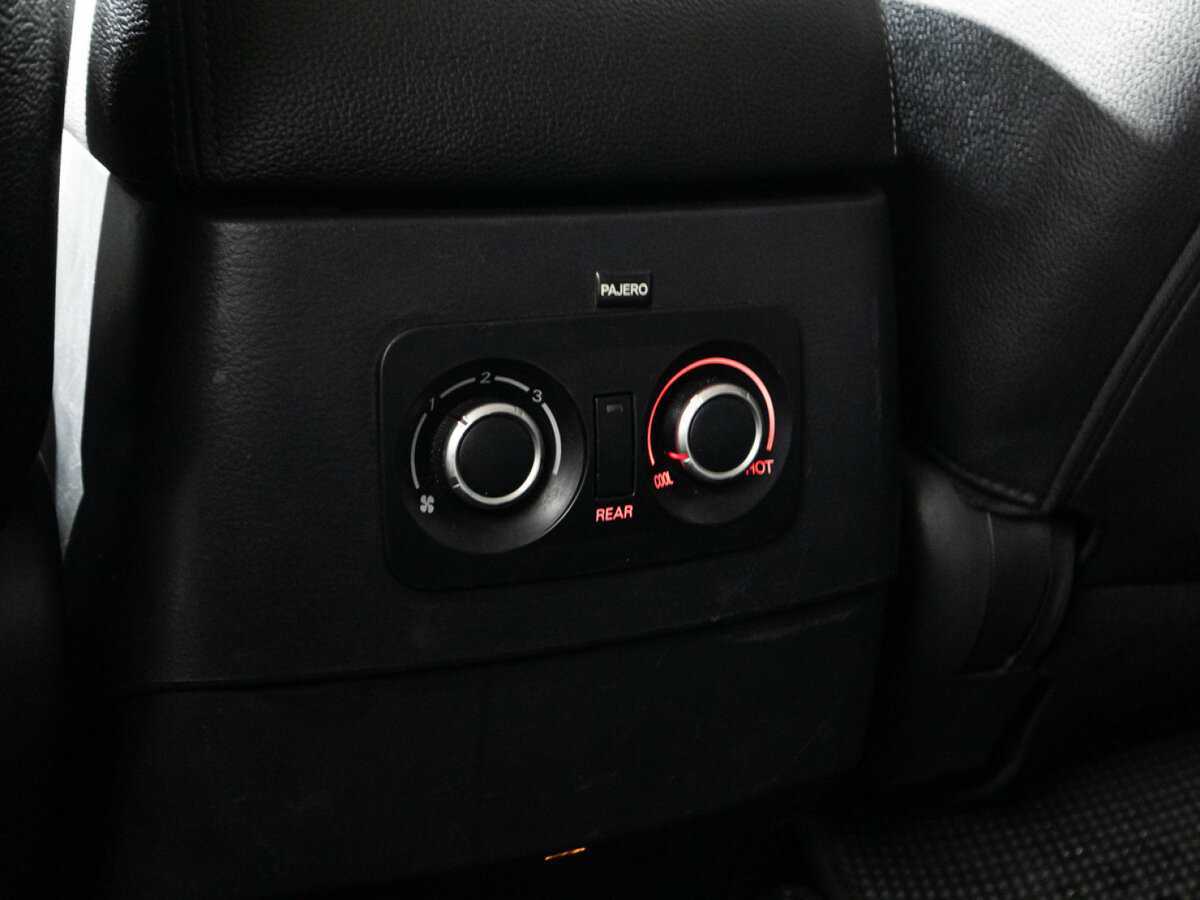 Б/У Митсубиши Паджеро 2014 года. Фото: #17