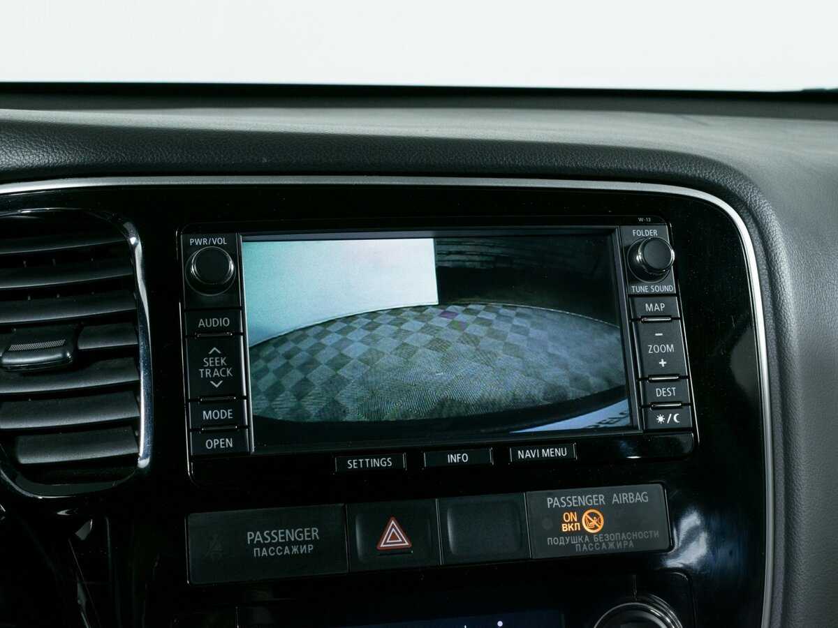 Б/У Митсубиши Оутлэндер 2015 года. Фото: #15