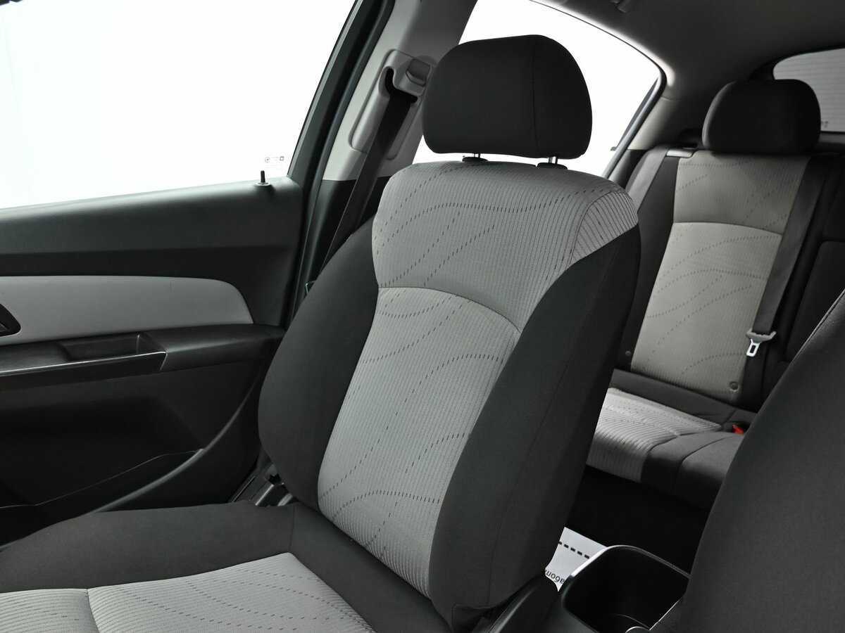 Б/У Шевроле Круз 2013 года. Фото: #12