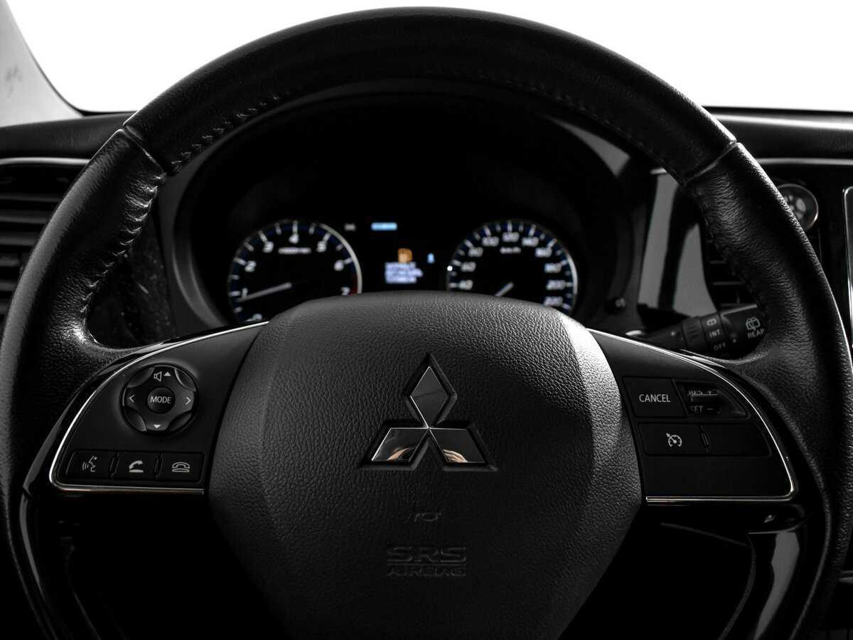 Б/У Митсубиши Оутлэндер 2018 года. Фото: #16