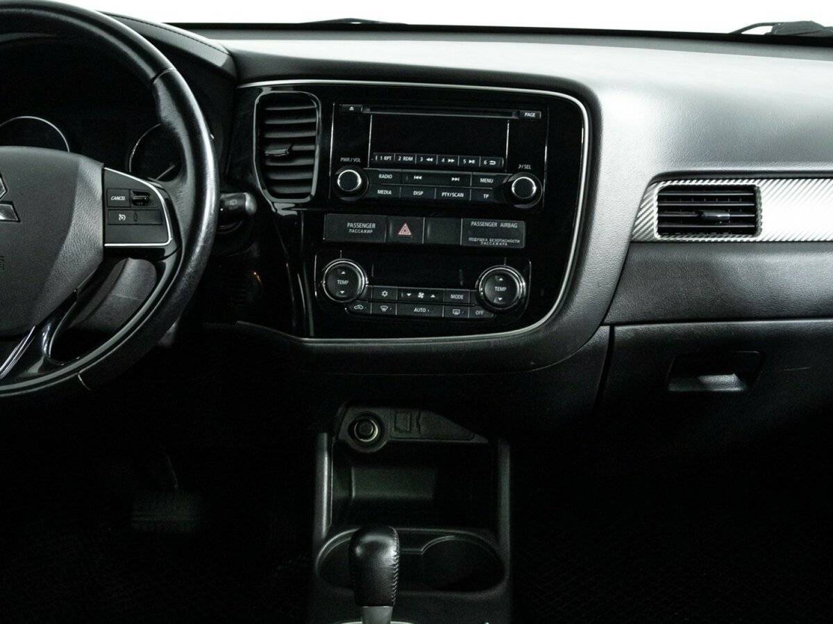 Б/У Митсубиши Оутлэндер 2016 года. Фото: #13