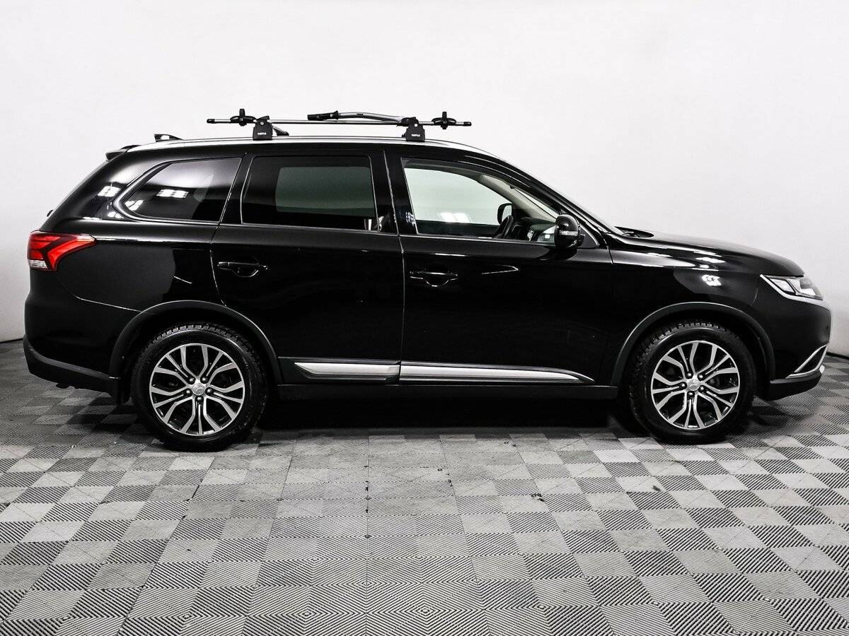 Б/У Митсубиши Оутлэндер 2018 года. Фото: #3