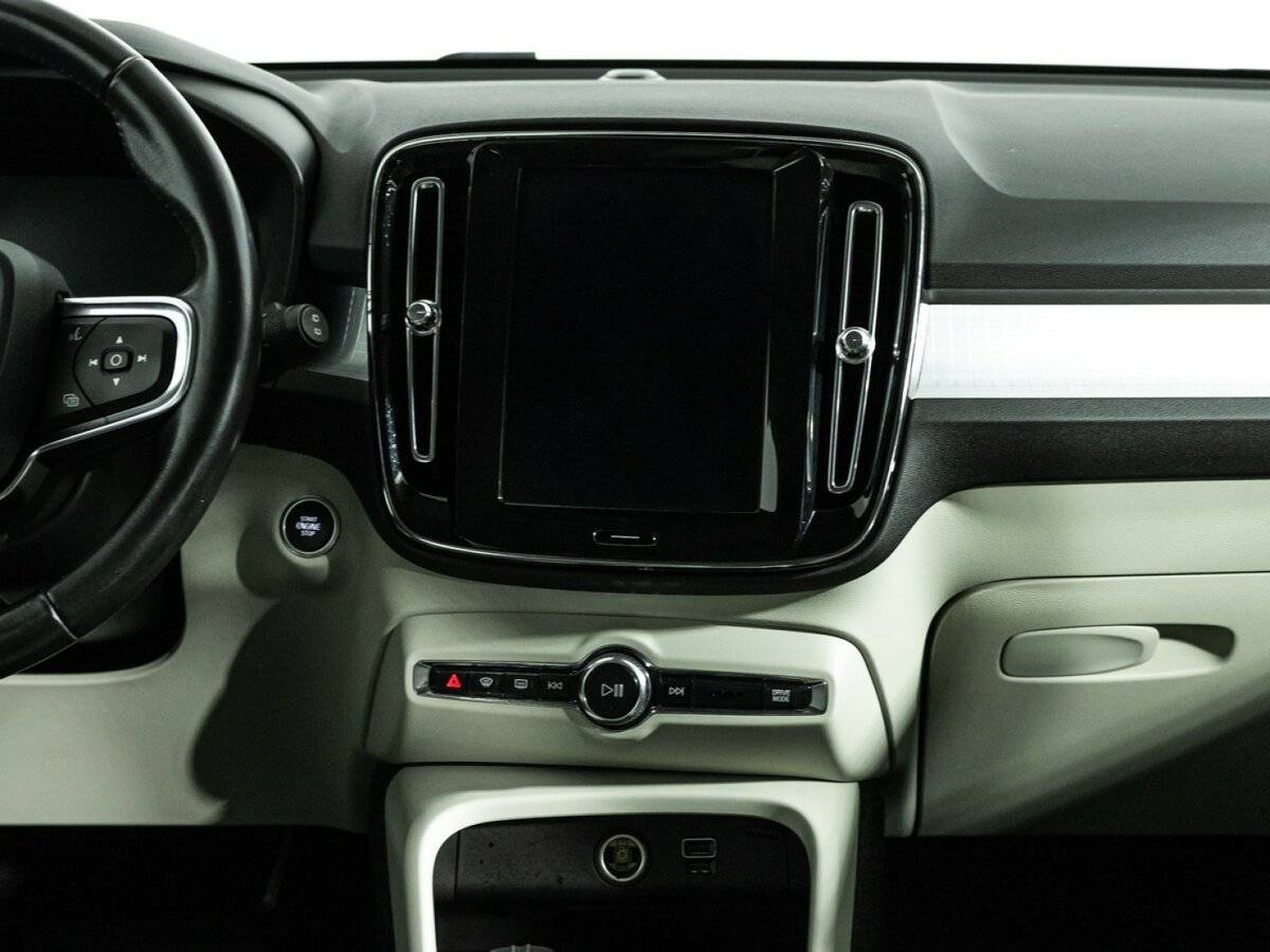 Б/У Вольво ИксЦ40 2018 года. Фото: #13