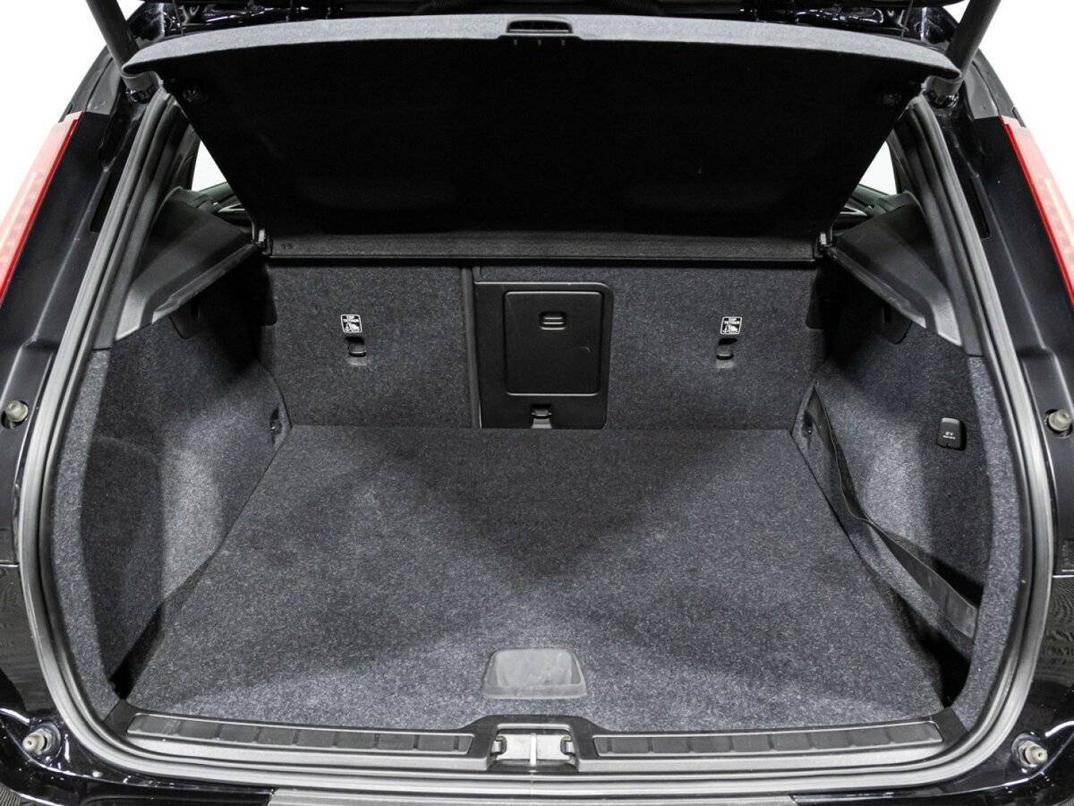 Б/У Вольво ИксЦ40 2018 года. Фото: #14