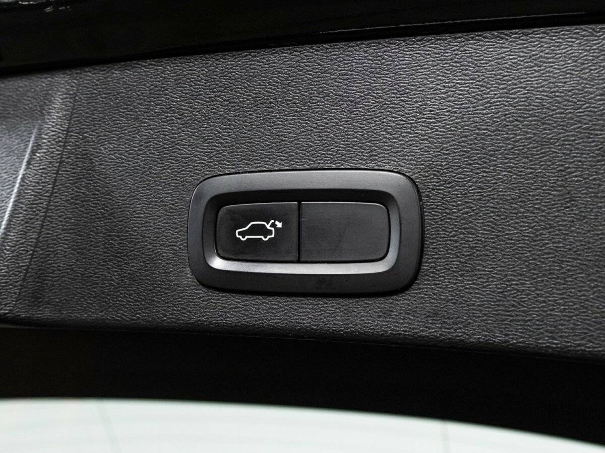 Б/У Вольво ИксЦ40 2018 года. Фото: #15