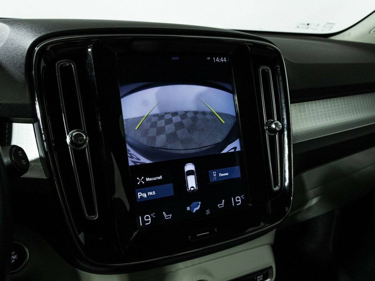 Б/У Вольво ИксЦ40 2018 года. Фото: #16